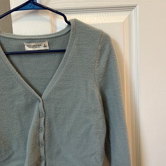 Abercrombie DreamLush Slim Short Cardigan in light blue - Picture 3 of 4